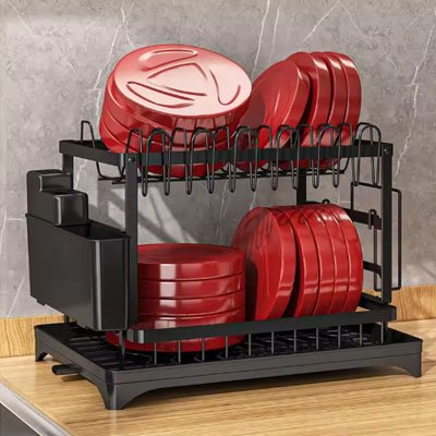 Egouttoir-vaisselle-noir-avec-assiette-et-bol-rouge
