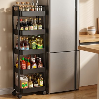 Desserte-a-roulette-cinq-niveaux-proche-frigo 