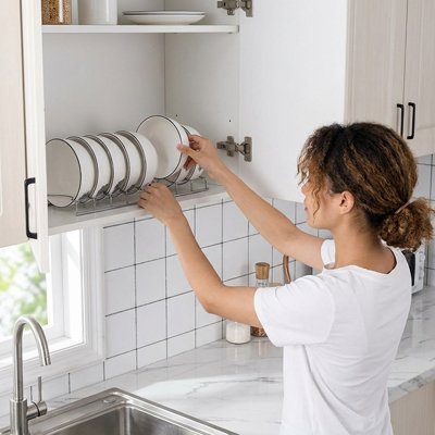 Organisateur cuisine dans placard blanc 