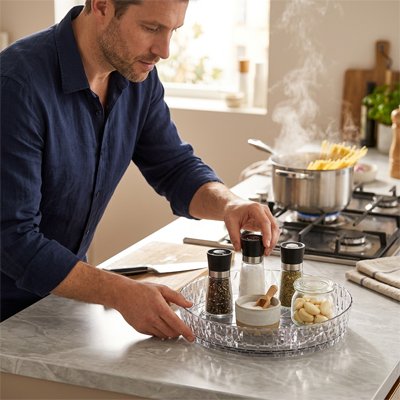 Plateau tournant cuisine homme cuisine spaguetti