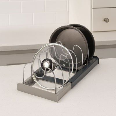 Range-couvercle-gris-et-noir