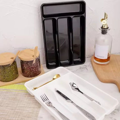 range couvert noir blanc planche carafe pot